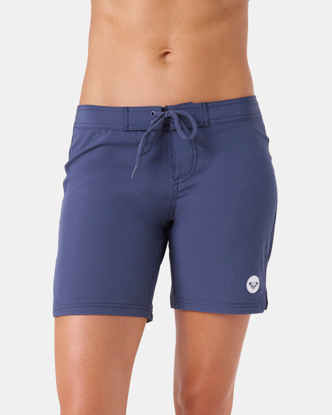 Someone wearing Roxy To Dye 7" Boardshorts with a drawstring waist and a small white logo on the lower left leg, pictured from waist to mid-thigh against a plain background.